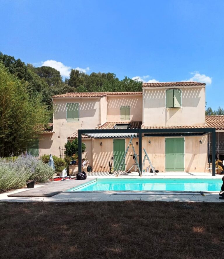Pergola bioclimatique — réalisation Green House Menuiseries à Jouques