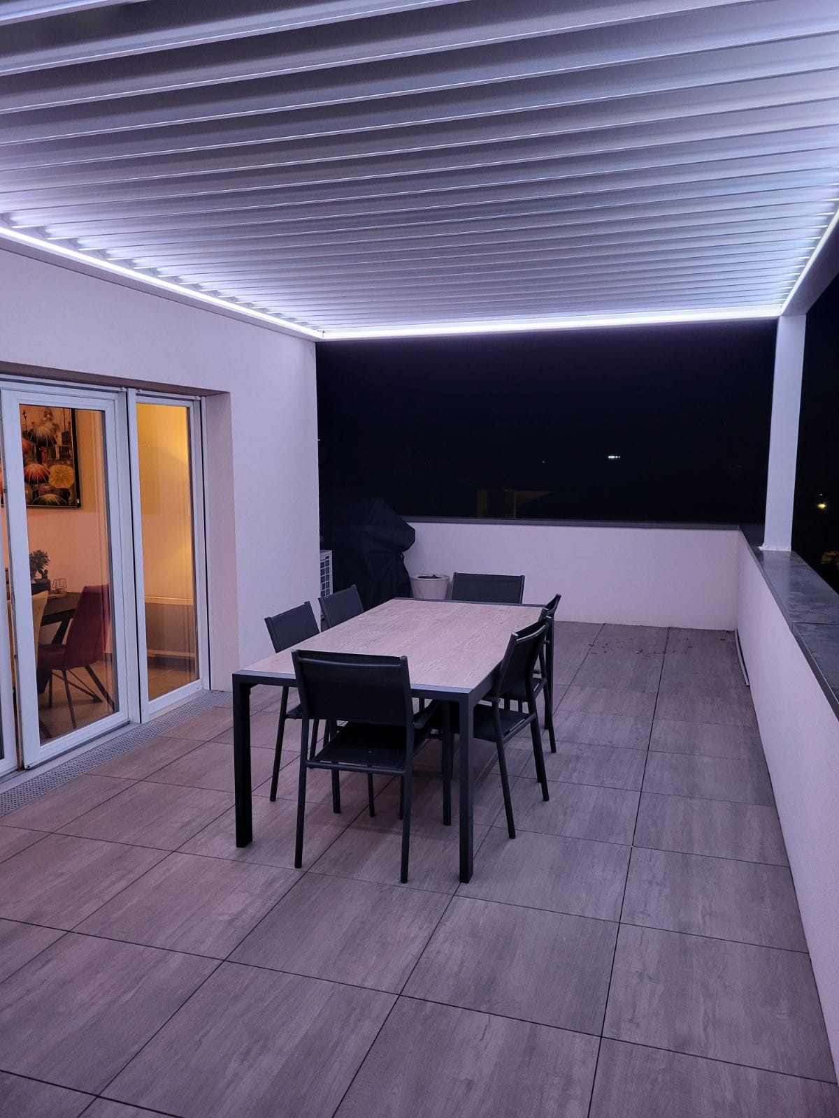 Pergola bioclimatique — réalisation Green House Menuiseries à Meyreuil