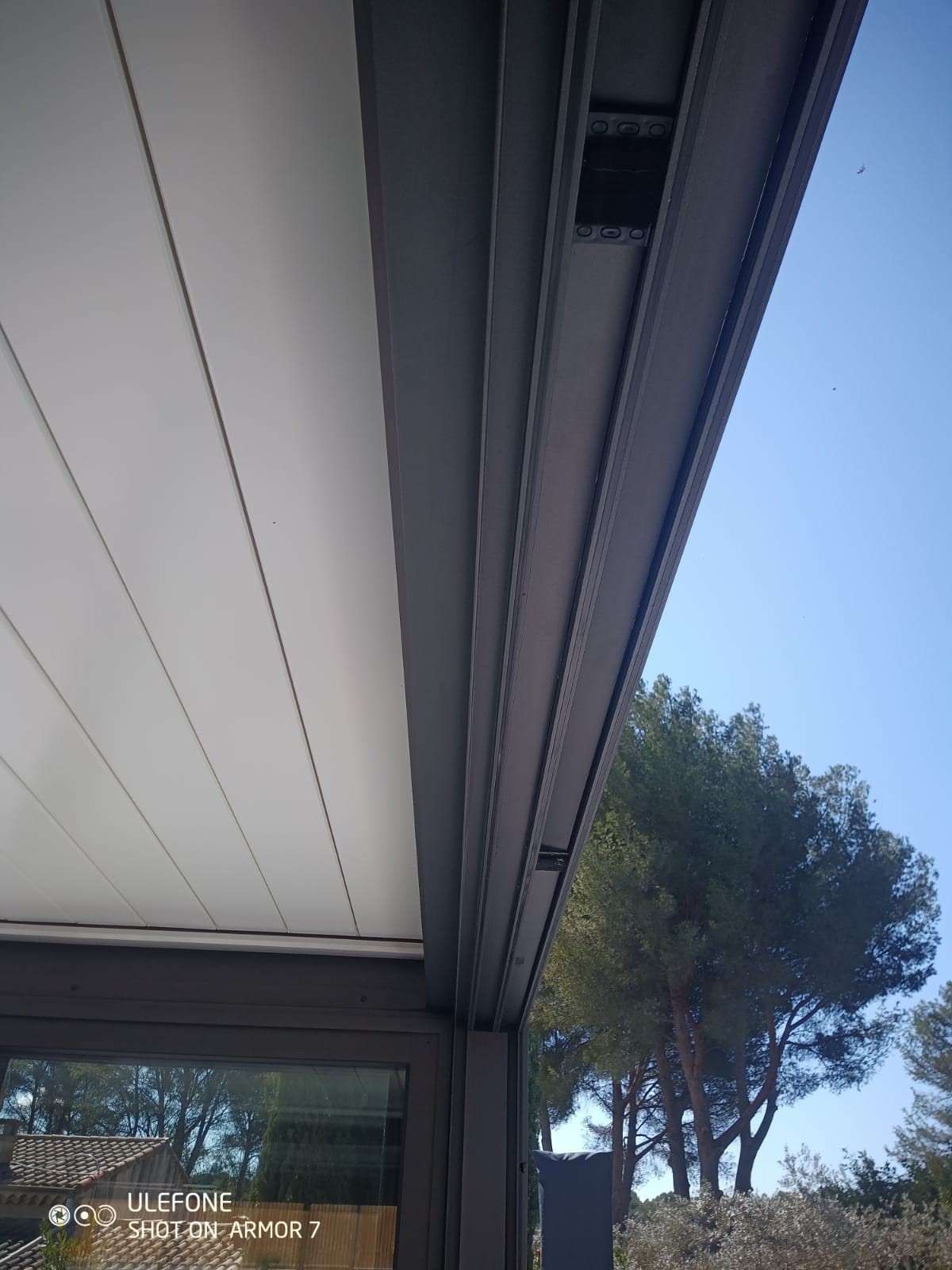 Pergola bioclimatique à lames orientables aluminium
